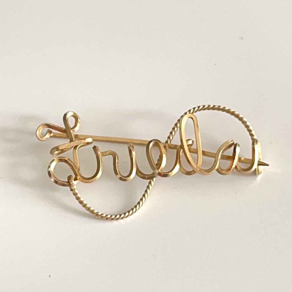 Vintage Gold Tone Wirework Name Brooch FRIEDA Script Mid-Century